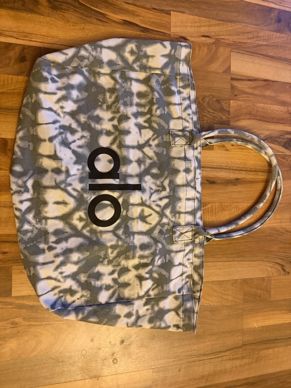 ALO Yoga Tie-Dye Canvas Tote in Gray and White